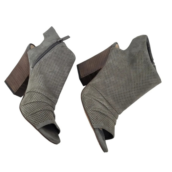 Vince Camuto Kentvi Leather Sandal 9 - Picture 5 of 7